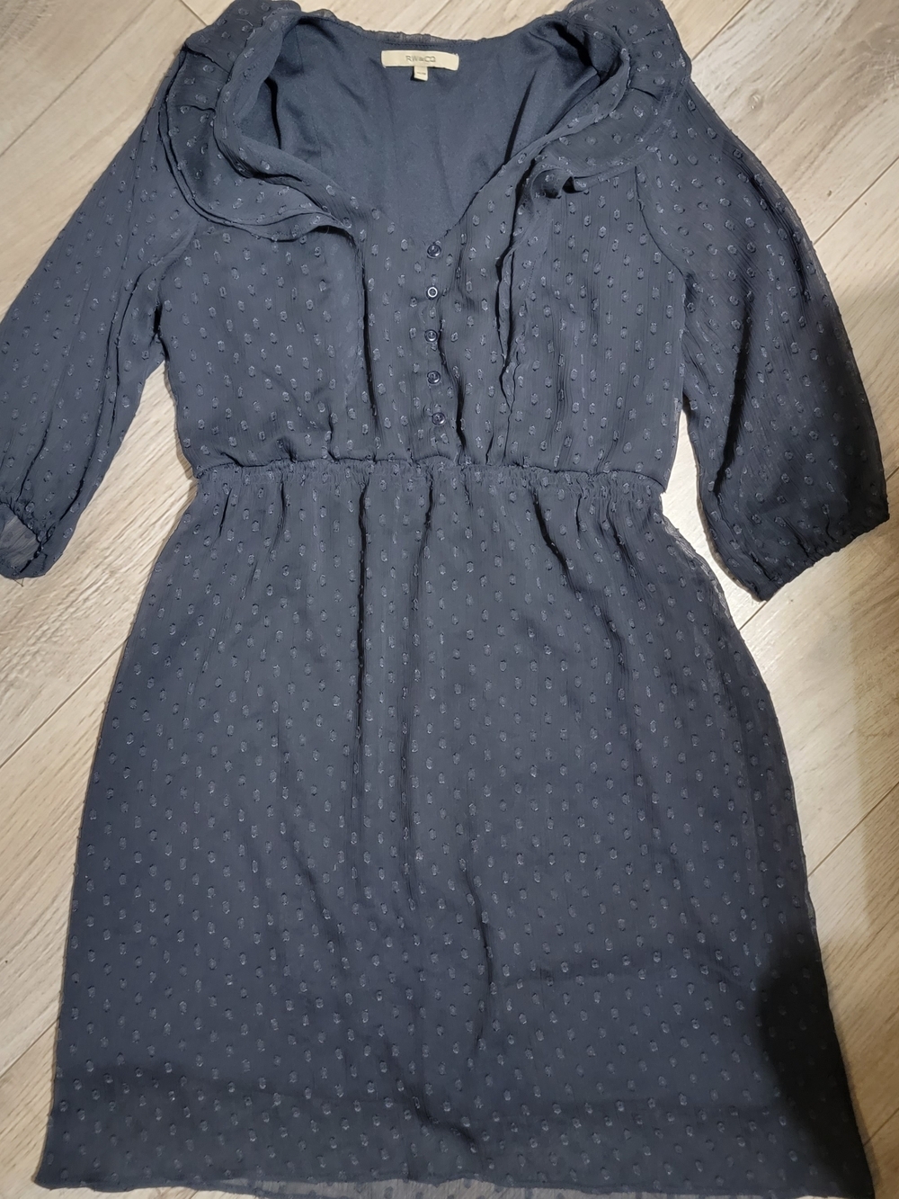 RW&CO. Black Textured V-Neck Button DRESS
